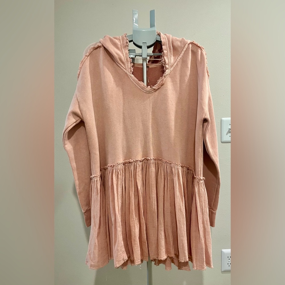 Free People Summer Dreams
Hoodie Women's Oversized Small
Peachy Pink Boho Top